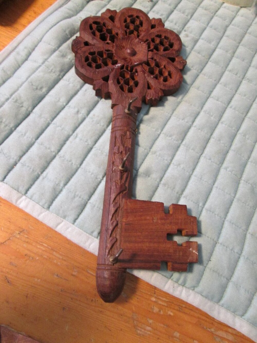 MCM farmhouse wood carved keyholder shaped like flower on top